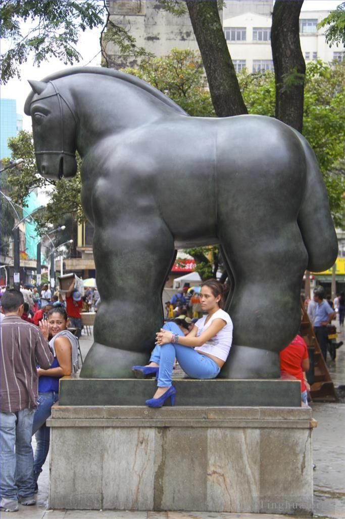 Fernando Botero Angulo Bildhauerei - Pferd 2
