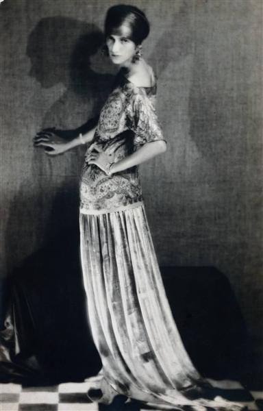 Man Ray Fotographie - Peggy Guggenheim 1924