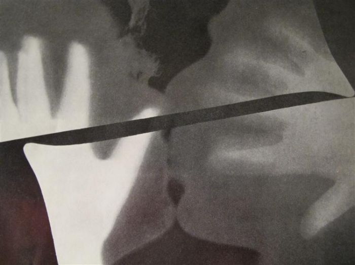Man Ray Fotographie - Rayographieren Sie den Kuss 1922