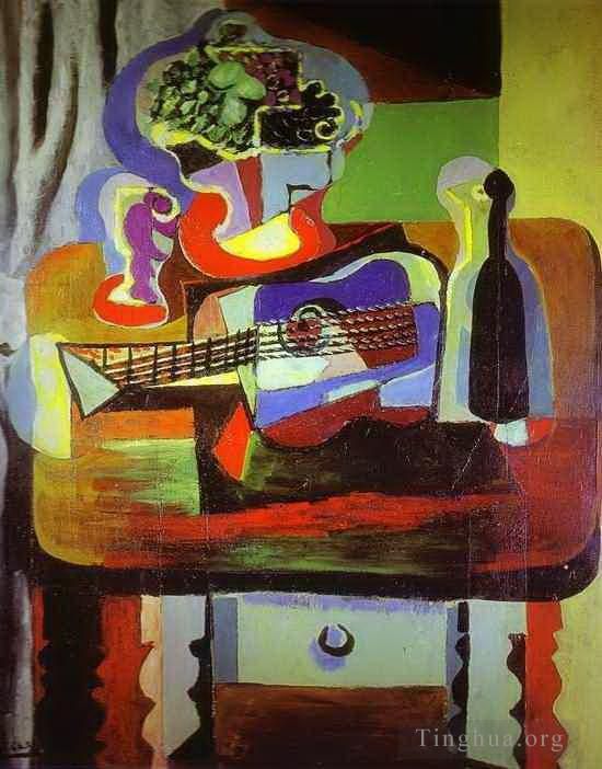Pablo Picasso Andere Malerei - Gitarrenflaschenschale mit Obst und Glas auf dem Tisch 1919