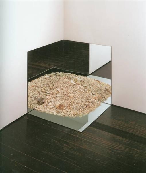 Robert Smithson Installationskunst - Spiegel und zerstoßene Muscheln 1969