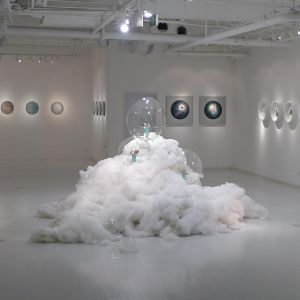 zeitgenössische kunst von Tian He - Bubble Series on Scene Ausstellung 2